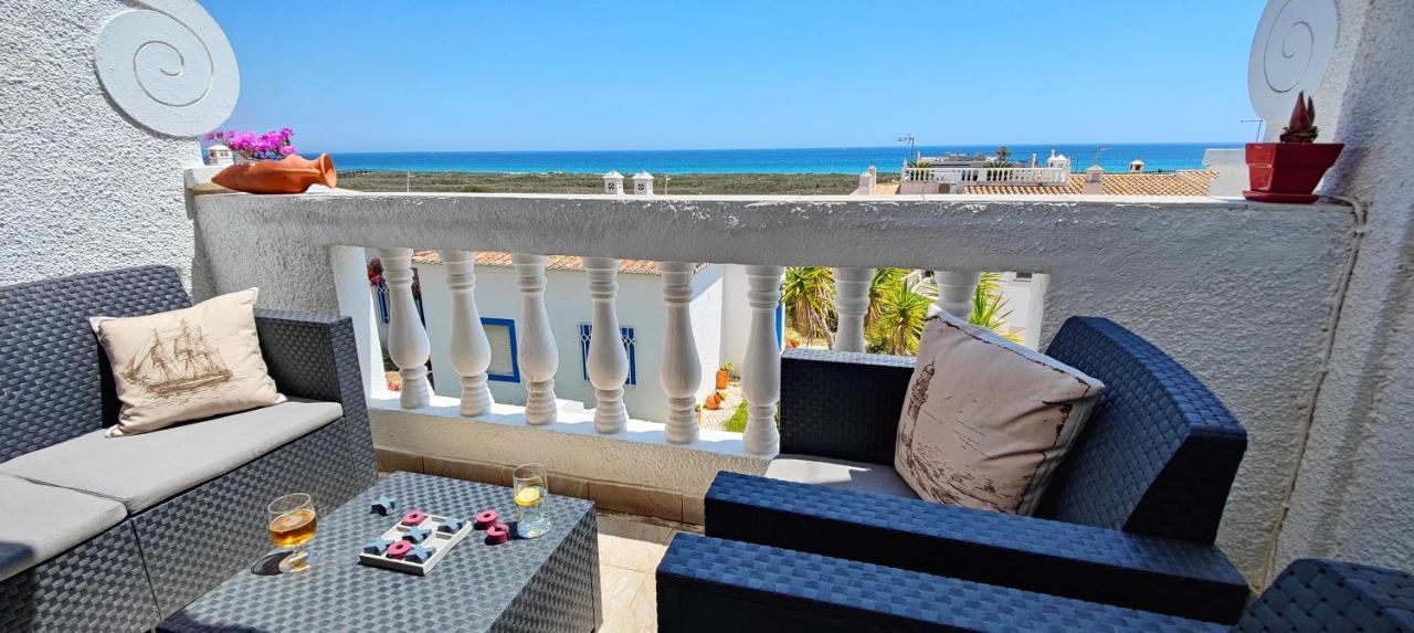 The Swallow'S Rest Beach House - Meia Praia Lagos Eksteriør bilde